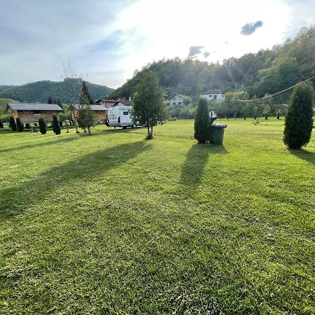 Hotel Auto Kamp Lav Kulen Vakuf Exterior foto
