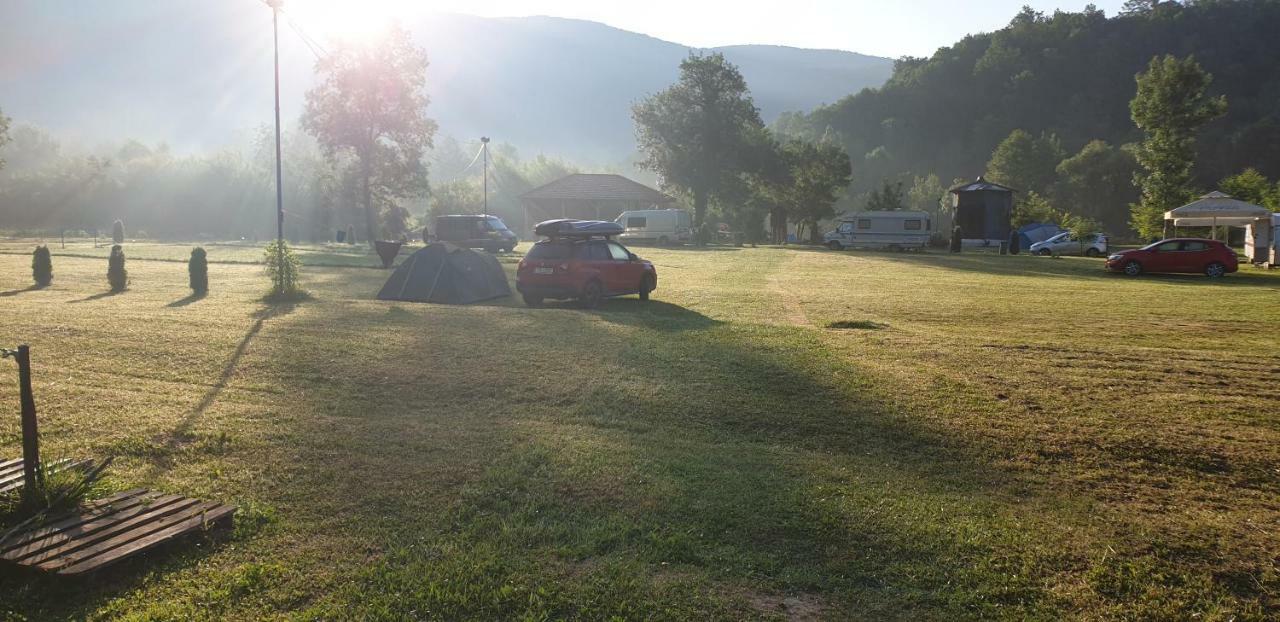 Hotel Auto Kamp Lav Kulen Vakuf Exterior foto