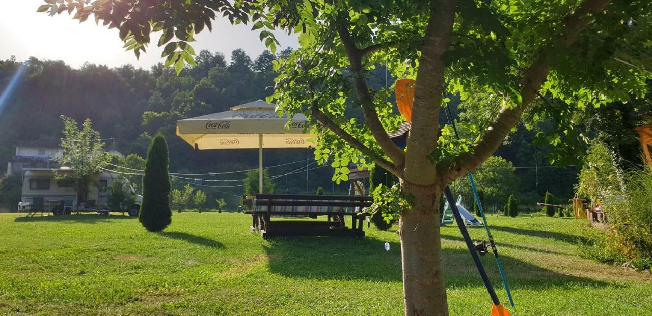 Hotel Auto Kamp Lav Kulen Vakuf Exterior foto