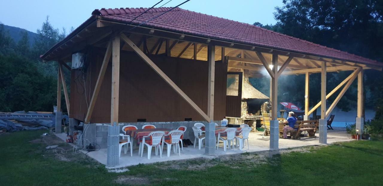 Hotel Auto Kamp Lav Kulen Vakuf Exterior foto